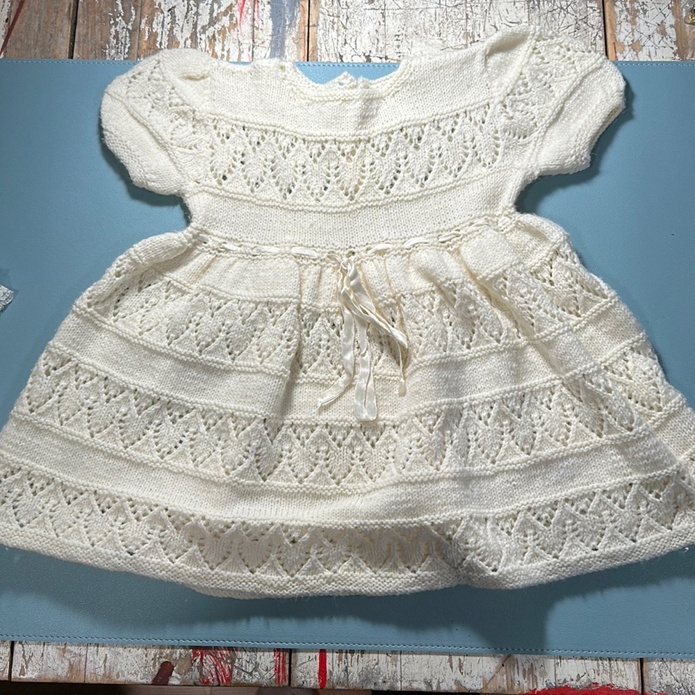 🎀Vintage crochet white knit baby girls dress size 2-3 4 buttons in back